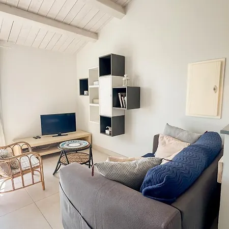 Jolie Avec Vue Sur Le Clocher Ars-en-Ré