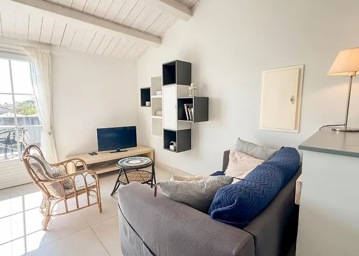 Jolie Avec Vue Sur Le Clocher Ars-en-Ré